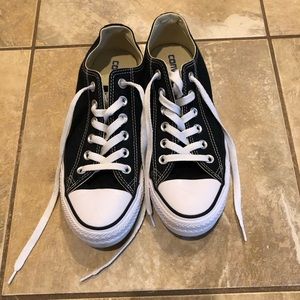 Black and White Canvas Kids Converse Sneakers Size 6 Men’s/8 Women’s